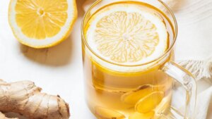 Cosa succede a chi beve acqua con limone e zenzero al mattino? Ecco la risposta